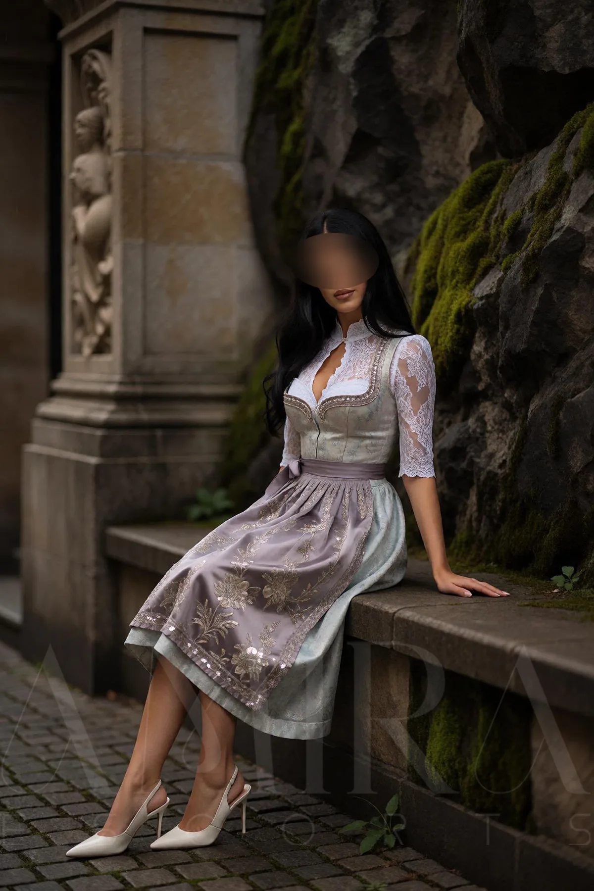 Emilia in Dirndl – Oktoberfest Escort München